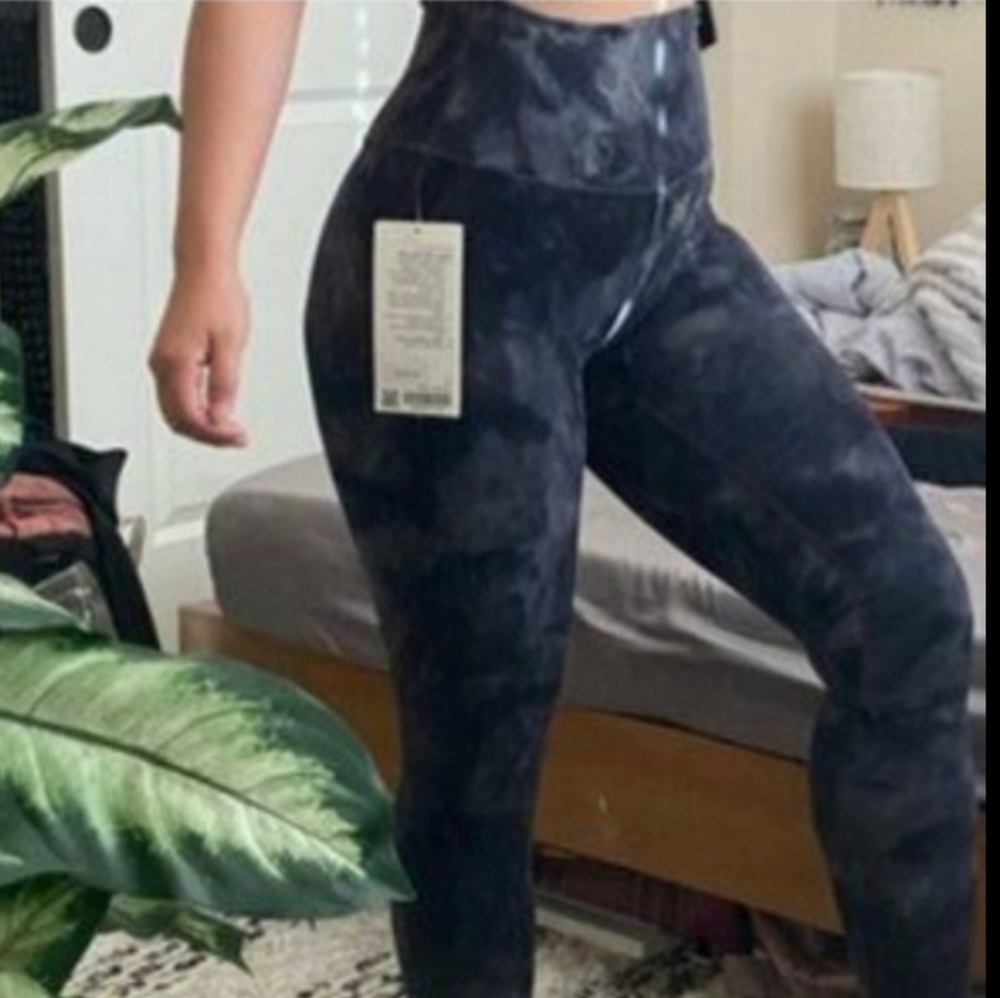 NWT 🍋 Lululemon 🍋 Align 25"   Diamond Dye Size 8